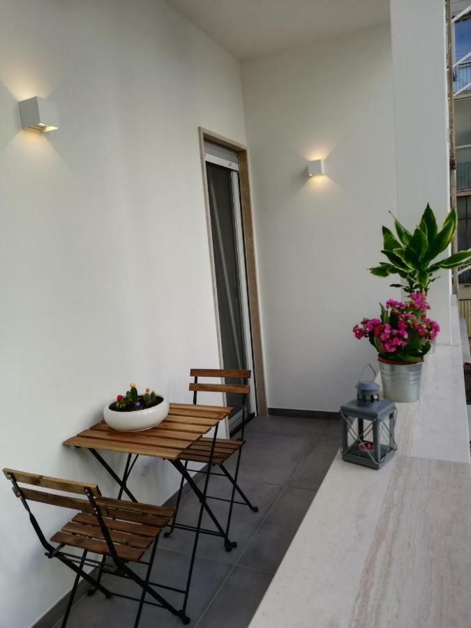 Dimora San Ferdinando 2 Apartment Bari Luaran gambar