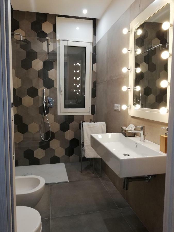 Dimora San Ferdinando 2 Apartment Bari Luaran gambar