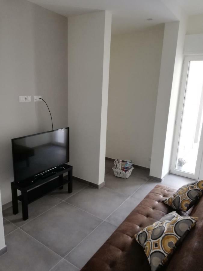 Dimora San Ferdinando 2 Apartment Bari Luaran gambar