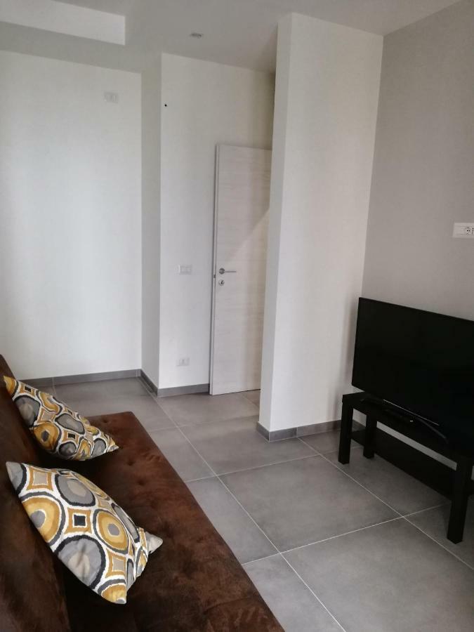 Dimora San Ferdinando 2 Apartment Bari Luaran gambar